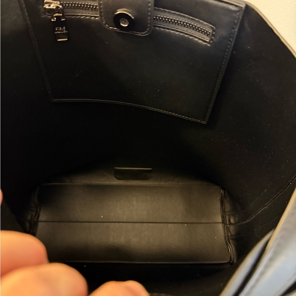 Steve Madden Sleek Black Shoulder Bag - Picture 6 of 7